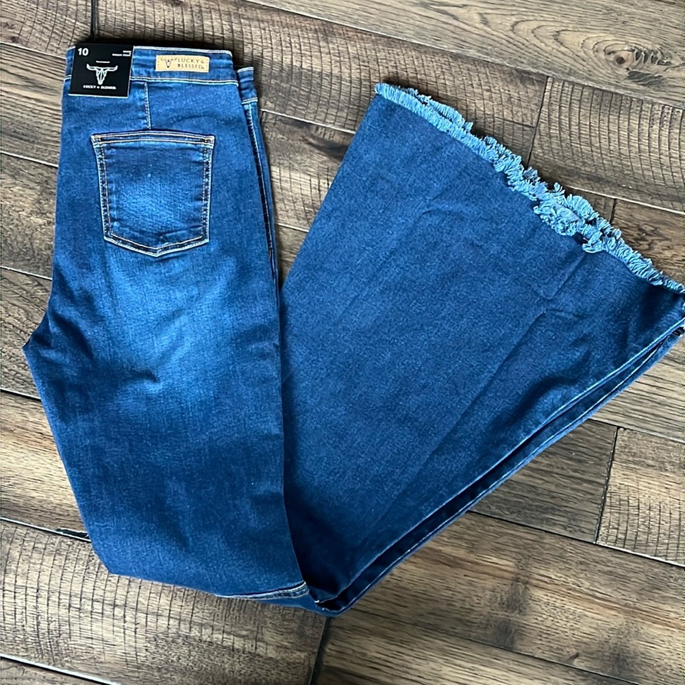 LUCKY AND BLESSED NWT EXTREME FLARE HIGH RISE DARK‎ WASH JEANS